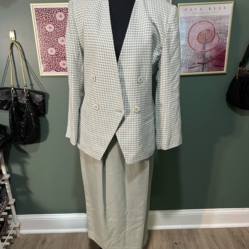 Executive Collection Houndstooth Blazer and Skirt in Green and White 8P 👑
